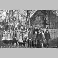 035-0079 Schule mit Schuelern in Gundau, ca. 1931.jpg